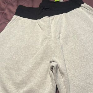 Fashionable sweatpants